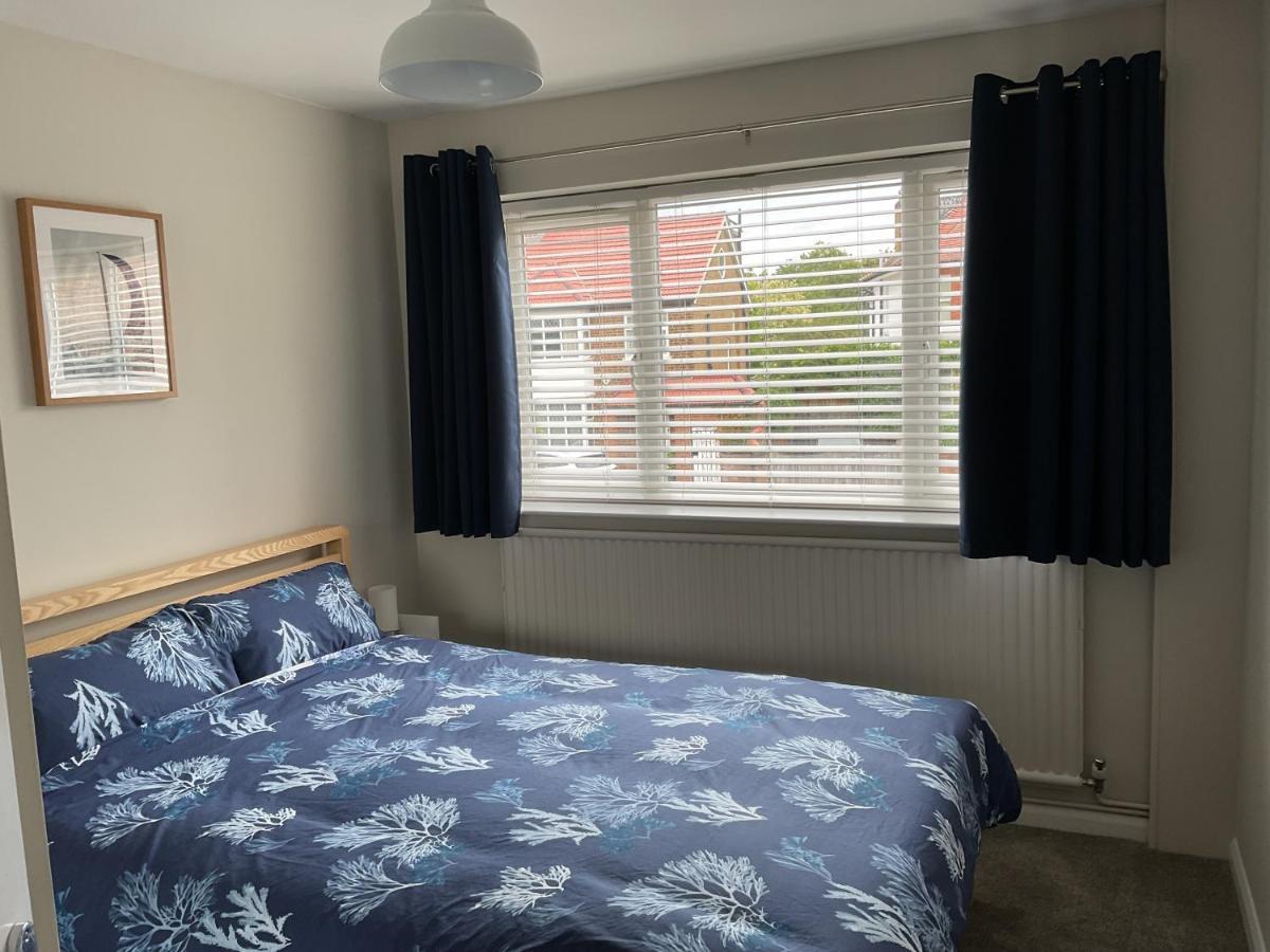Apartment Large 2-bedroom Maisonette With Free Parking