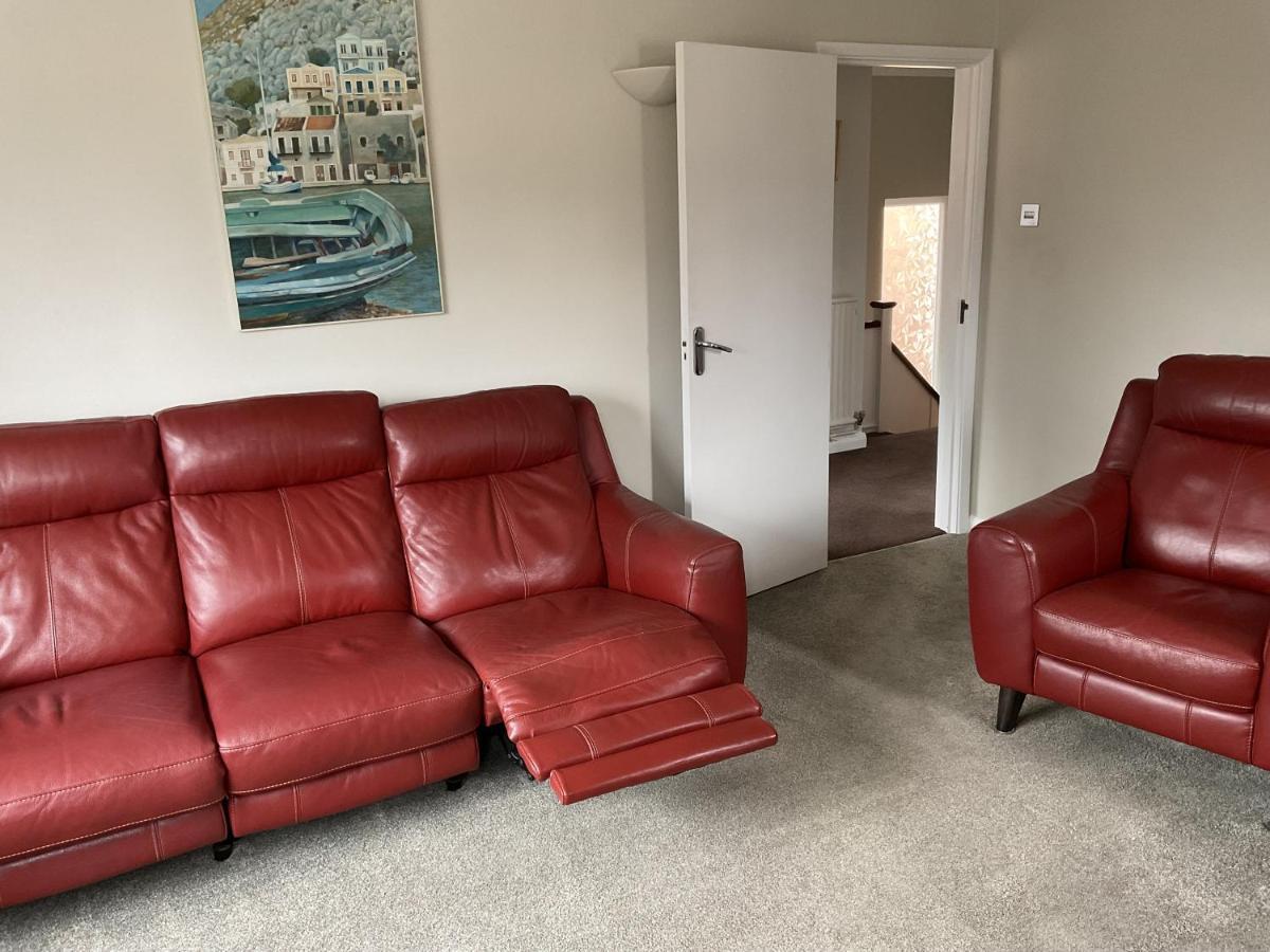 Large 2-bedroom Maisonette With Free Parking