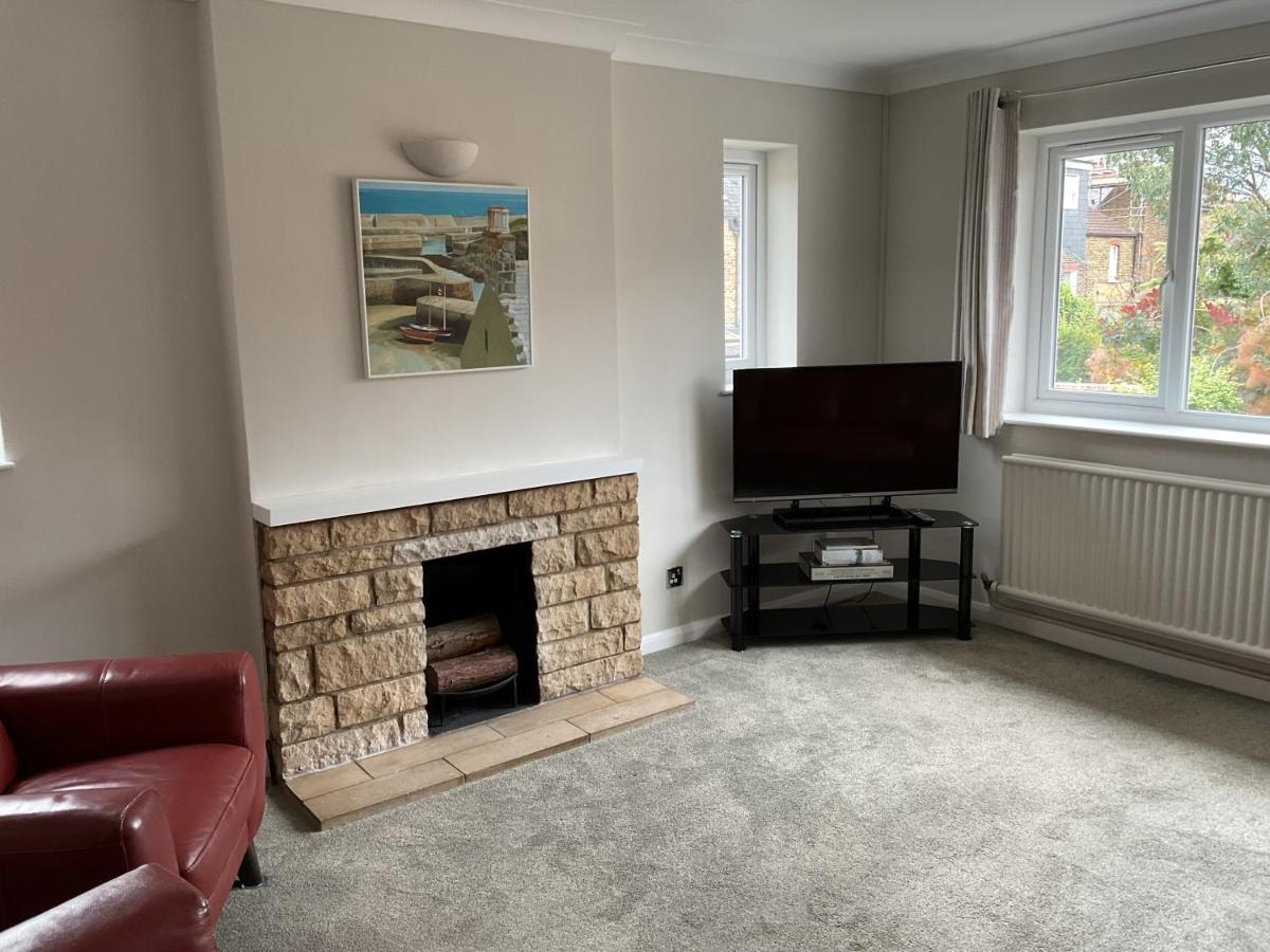 Large 2-bedroom Maisonette With Free Parking *