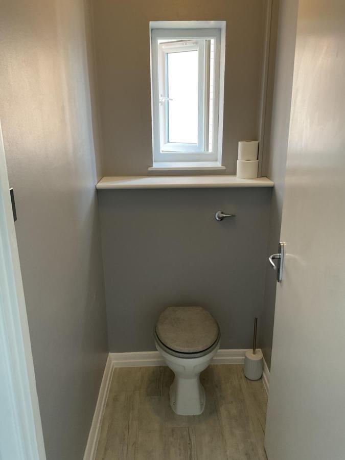 Large 2-bedroom Maisonette With Free Parking Apartment