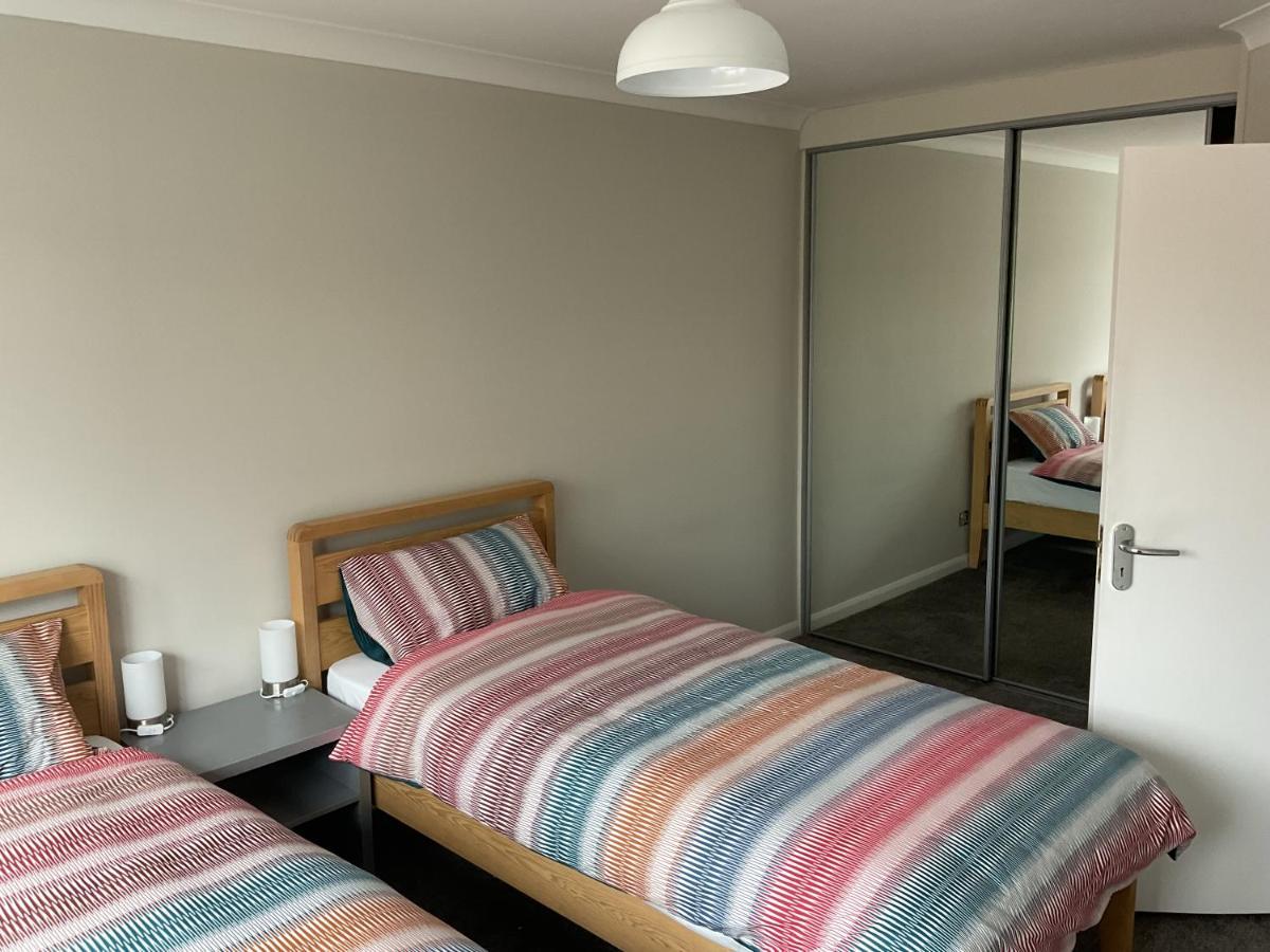 Apartment Large 2-bedroom Maisonette With Free Parking *