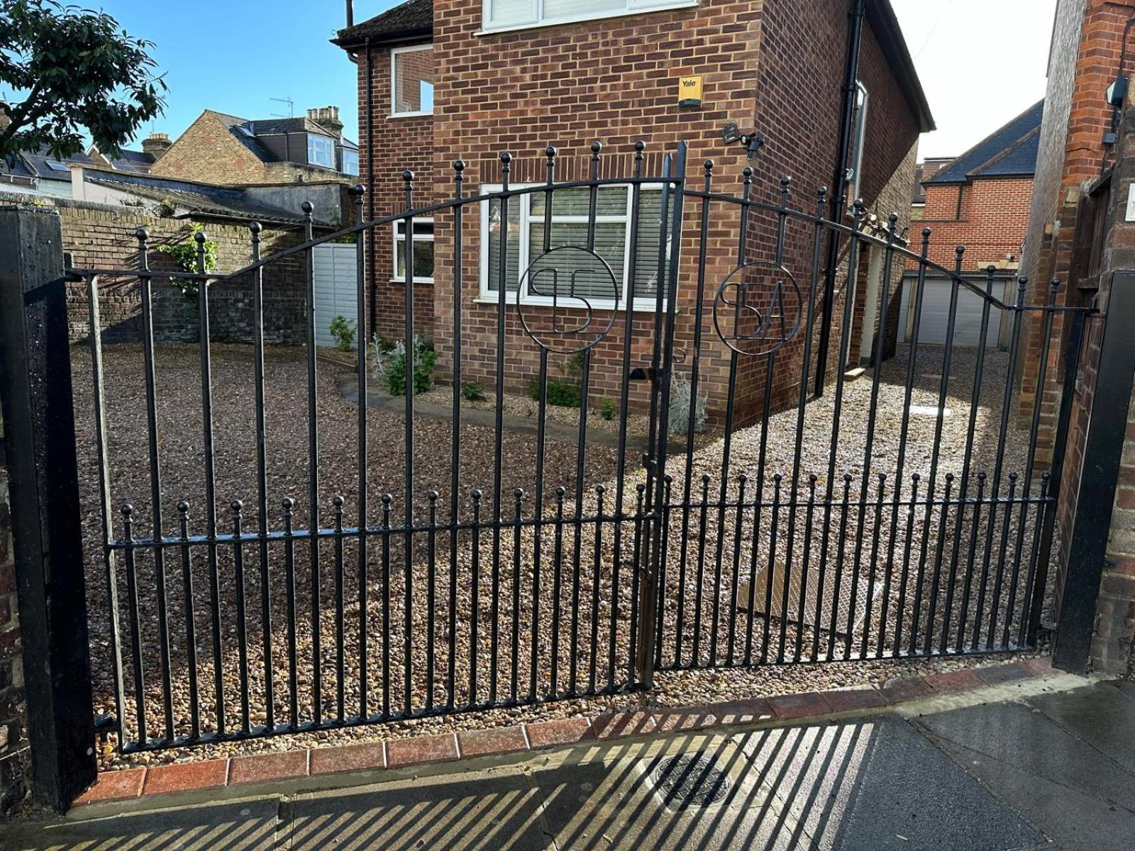 Large 2-bedroom Maisonette With Free Parking